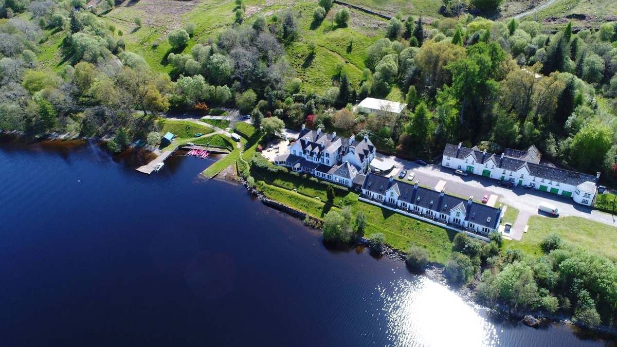 Portsonachan Cabin | Stunning 3 Bedroom Lodge with Sauna ,Hot Tub and Lochside Leisure Deck