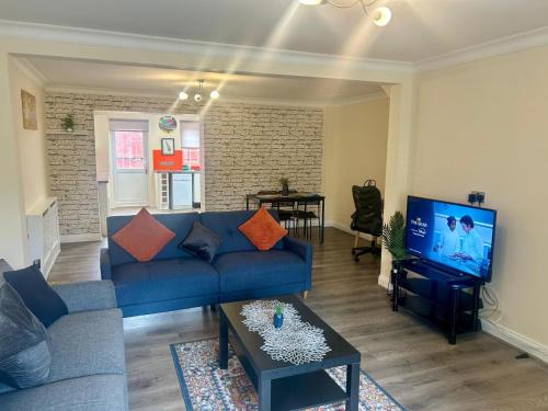 Little Holland Apartment | Stunning 3 bedroom house in great location