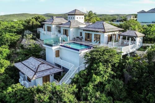 Freetown Villa | Stunning 3 bedroom villa with Pool & Jacuzzi