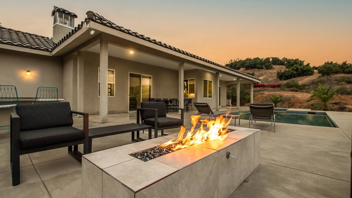 Escondido House | Stunning 3 bedroom with Pool/Hot Tub/Game Room