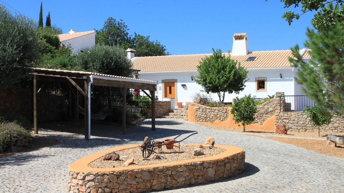 Sao Bras de Alportel Villa | Stunning 3 Bed Villa with private pool and rural views