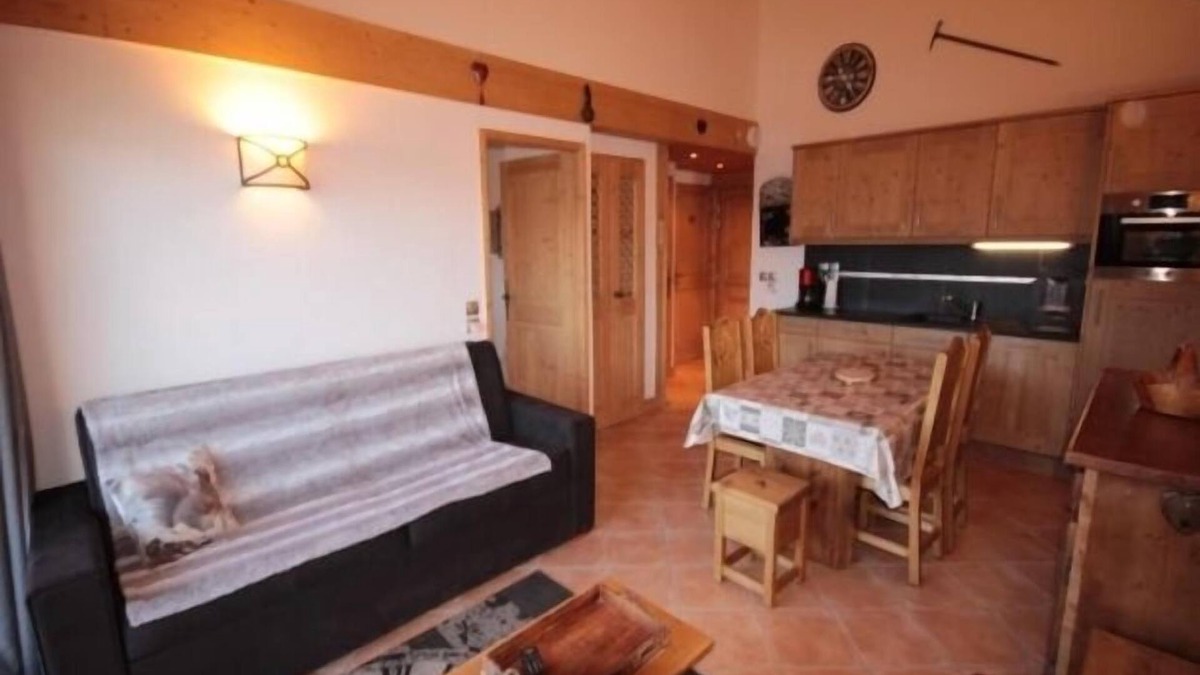 Bisanne 1500 Apartment | Stunning 3-Room Apartment for 6 with Pool Access in Bisanne 1500