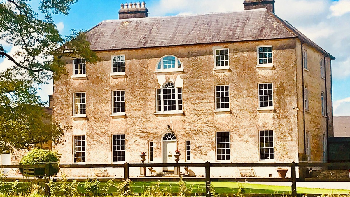 Conna House | Stunning 300 year old Georgian Mansion. Hot Tub, Bar, Games Rooms, BBQ Terraces.