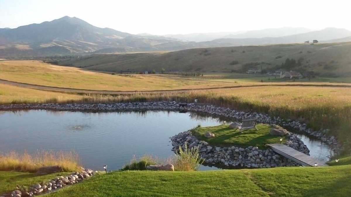Bozeman House | Stunning 360° Vistas - Swim/Skating Pond - 10 Min. to Downtown