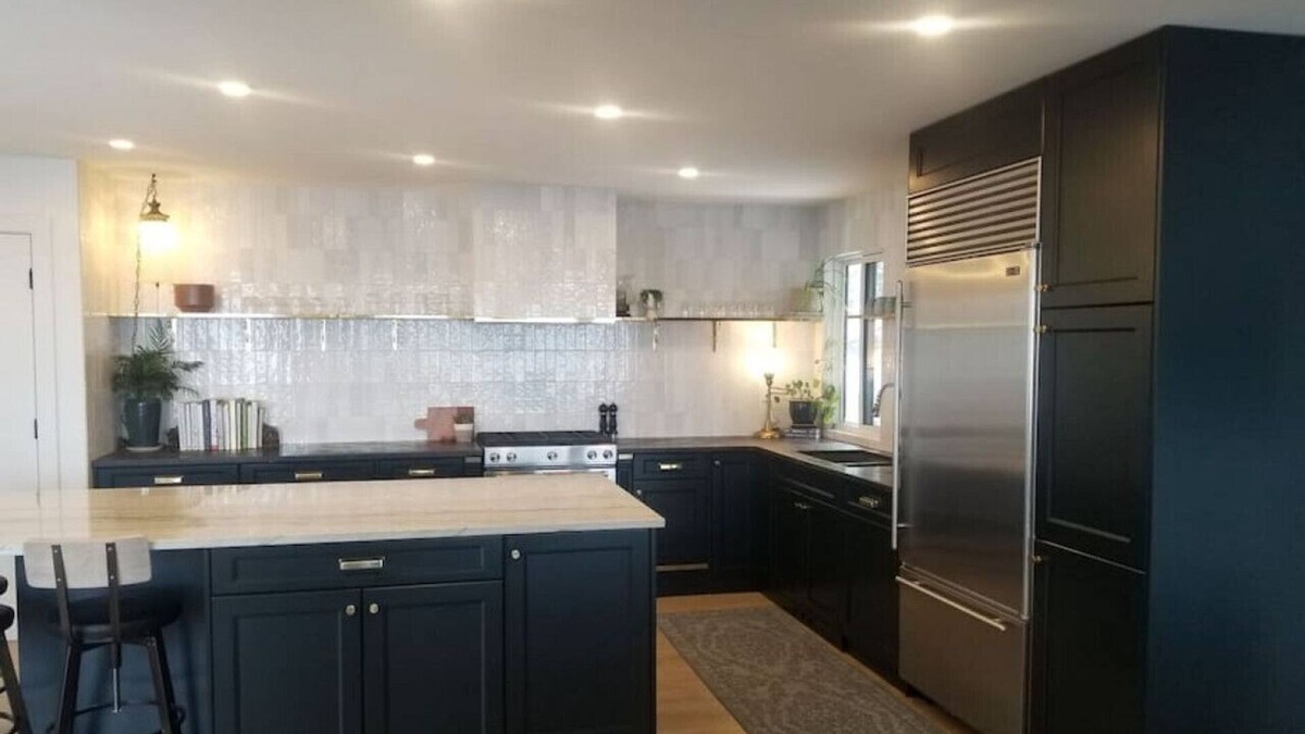 Kamloops House | Stunning 365degree vapor cleaned central view home