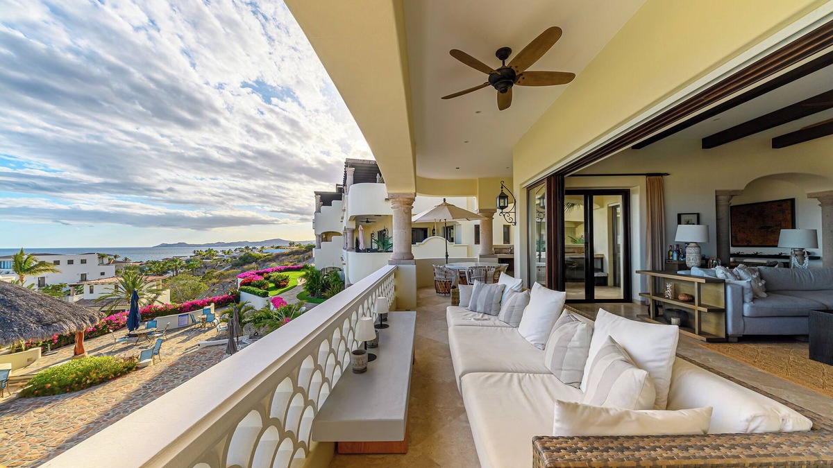 Buzzards Condo | Stunning 3BD Oceanview condo with access to infinity pool and jacuzzi
