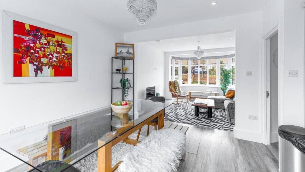 Arnos Grove House | Stunning 3BDR house with free parking