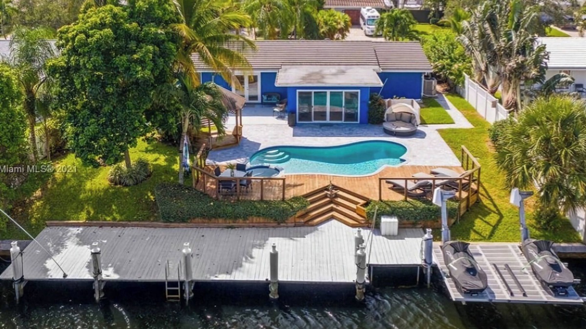 Lighthouse Point House | Stunning 3bdr, water front, amazing view, hot tub, pool! Close to the beach!