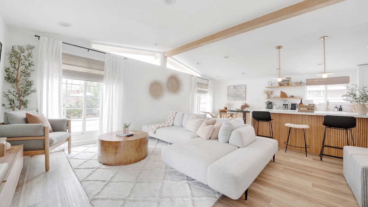 Garden Grove House | Stunning 3bed/2b Family Oasis with Golf Green Near Disney and Beaches