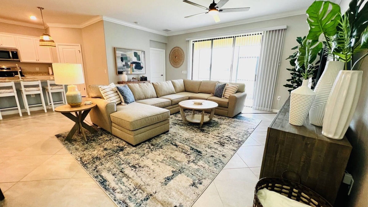 River Hall House | Stunning 3bed-3bath oasis w/lake view