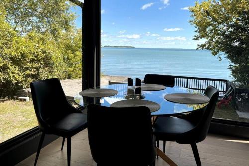 Alcona House | Stunning 3BR Lakefront Cottage Sauna Fireplace