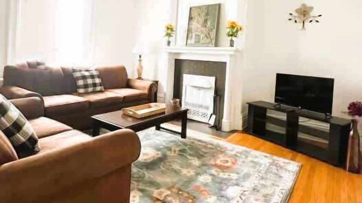 Pittsburgh Apartment | Stunning 3BR-Private Entrance-Renovated-Near City