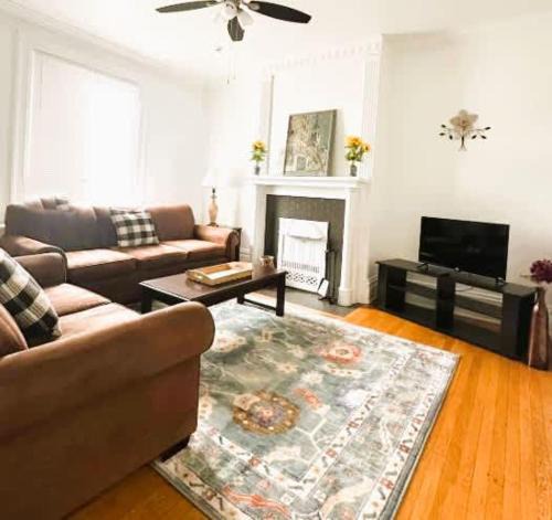 Pittsburgh Apartment | Stunning 3BR-Private Entrance-Renovated-Near City