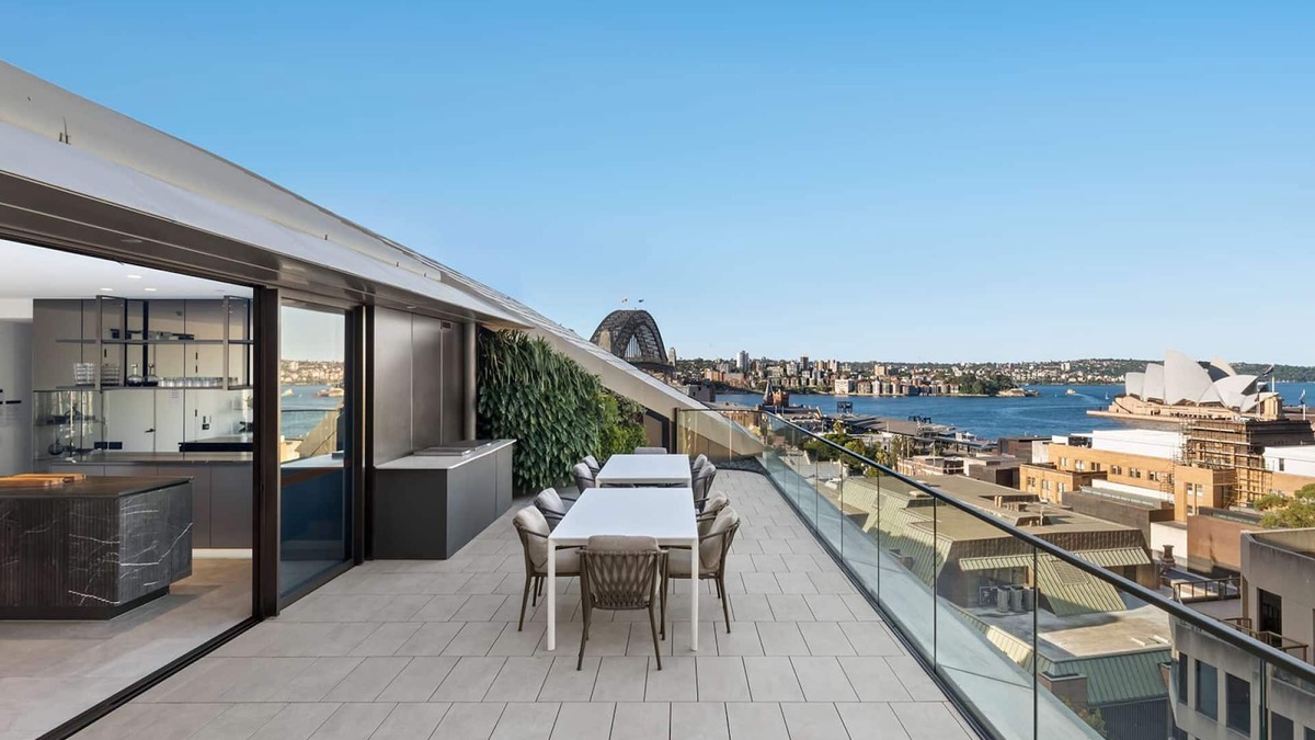 The Rocks Apartment | Stunning 3rd floor 2 bed apartment w/city views