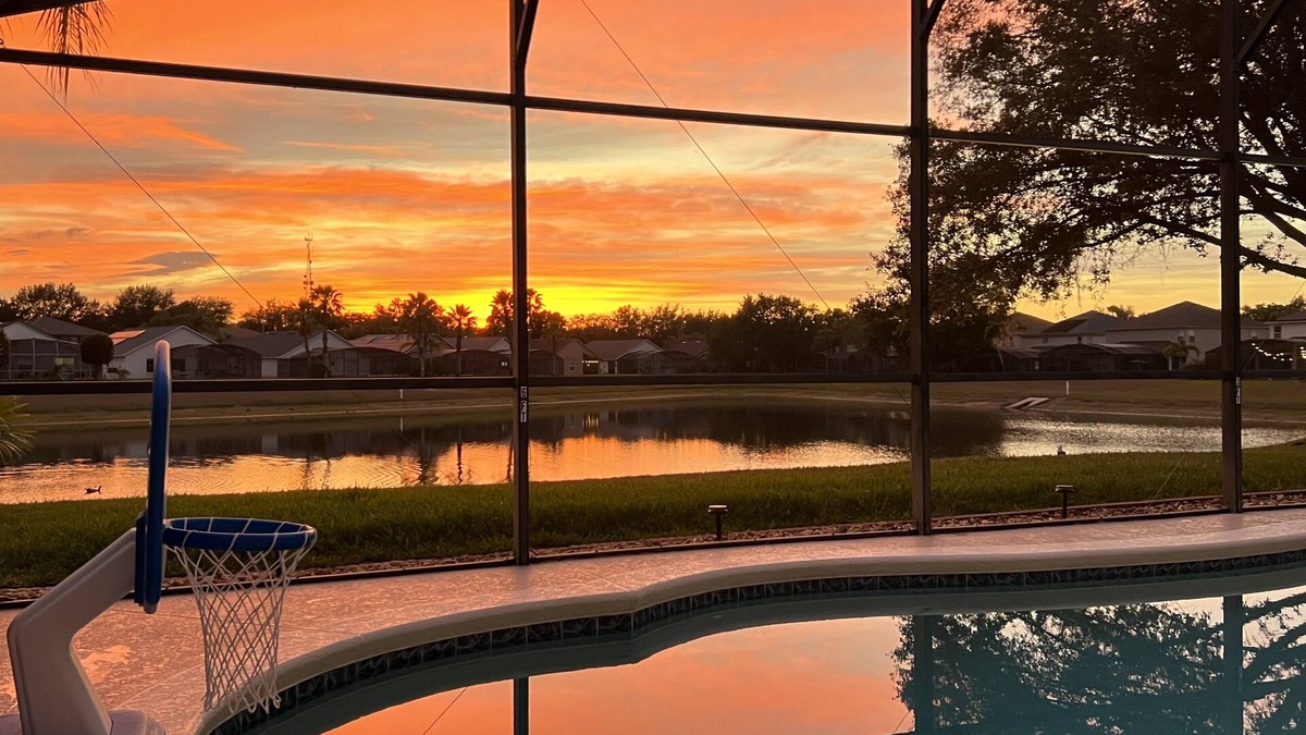 Sunrise Lakes House | Stunning 4 Bed Orlando Villa, S/W Facing Pool With Lake View Near Disney