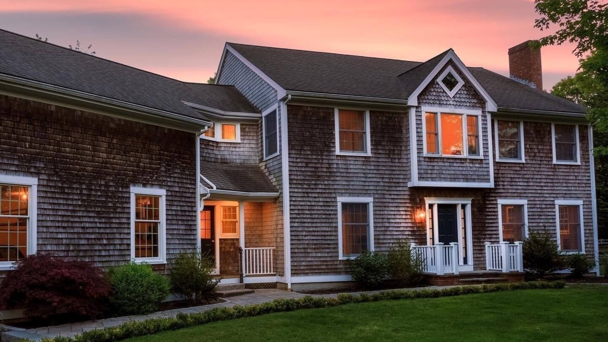 Bliss Corner House | Stunning 4 bedroom with access to private beach