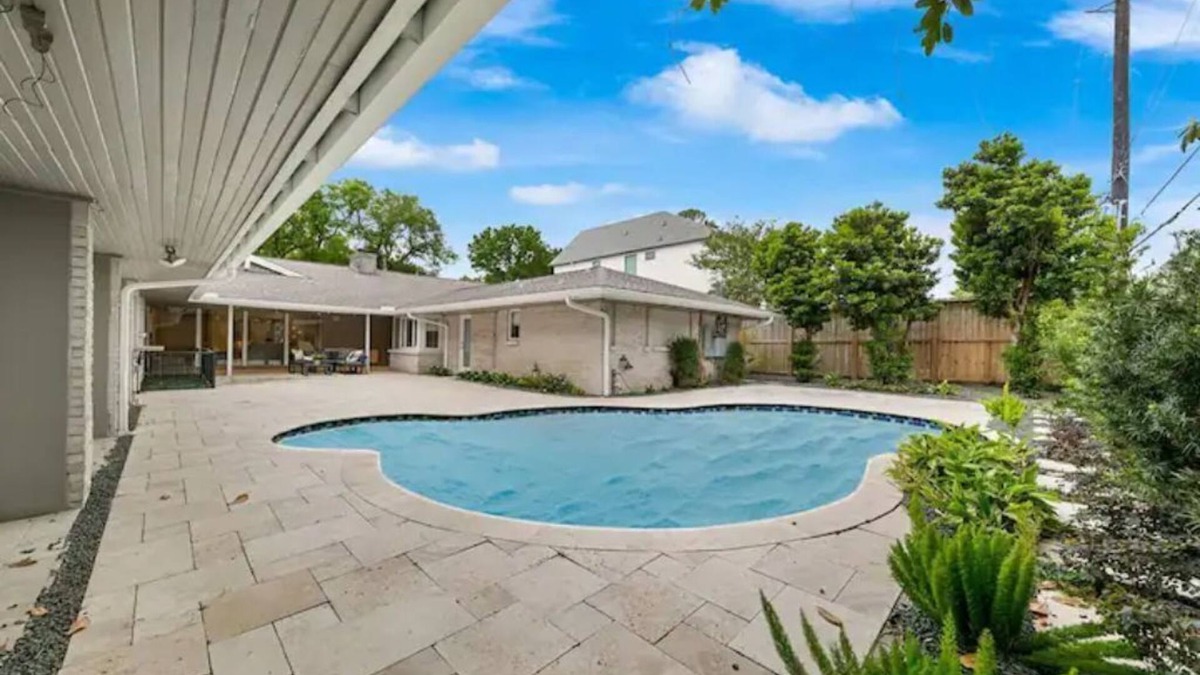 Houston Villa | Stunning 4 beds/4.5 baths Villa with pool