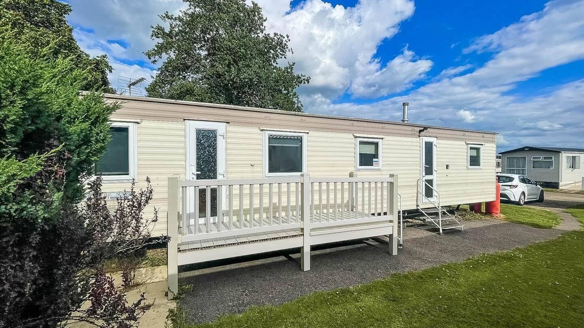 Scratby House | Stunning 4 berth caravan in seaside village of Scratby, Norfolk ref 19150S