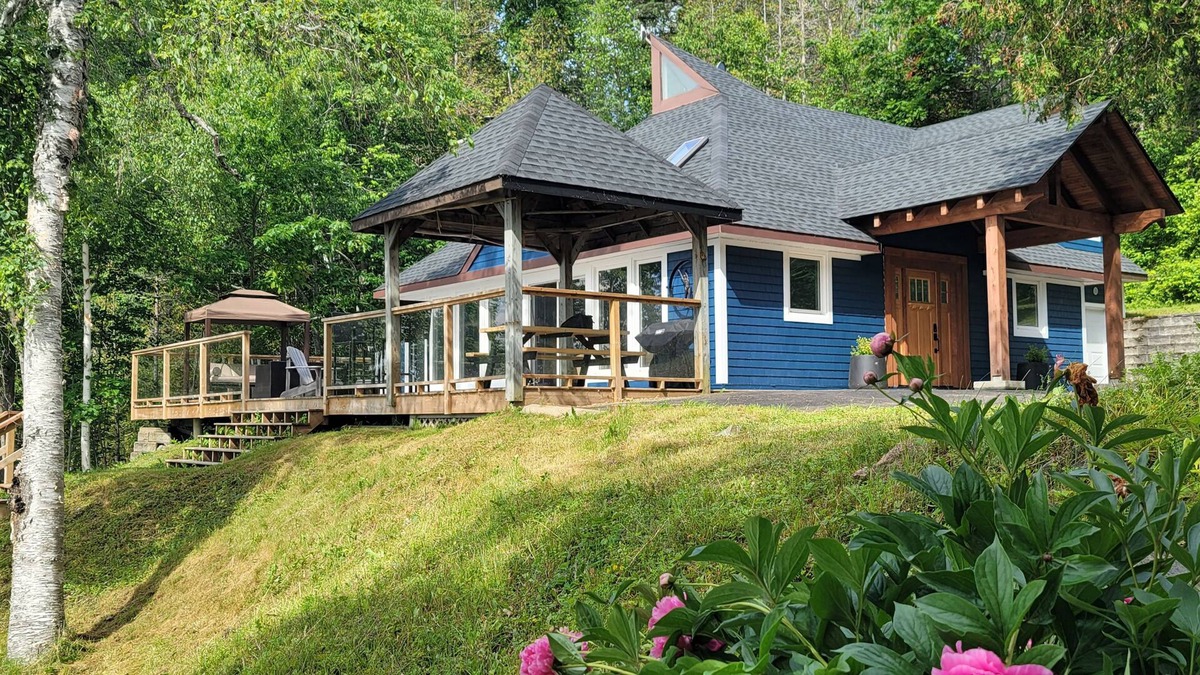 Queensbury House | Stunning 4-season, private lakeside getaway near Mactaquac Provincial Park.
