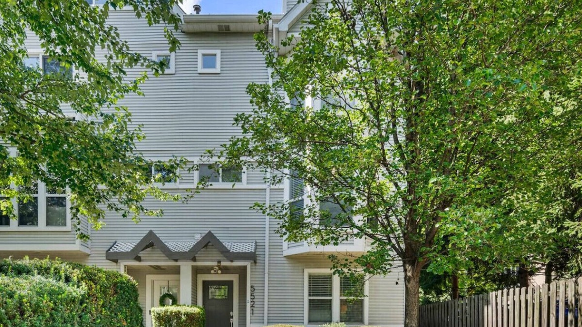 Shadyside House | Stunning 4-story Home | Sauna | Parking | Walkable