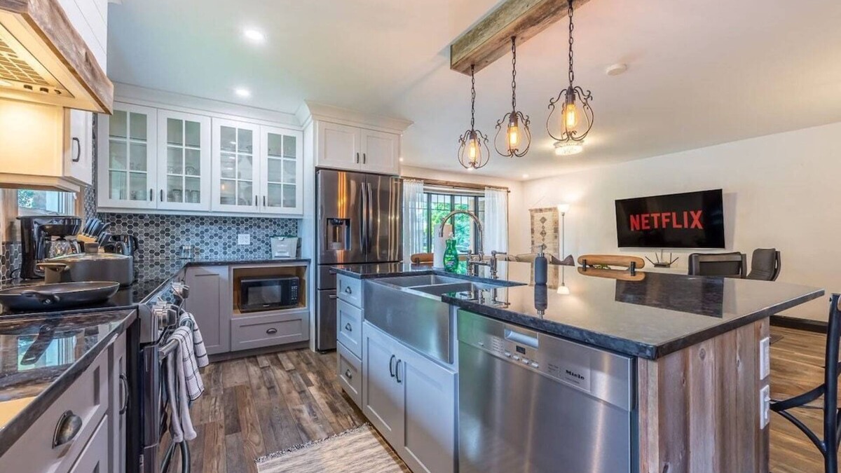 Port Weller West House | Stunning 4BD Home Near Sunset Beach - Patio - BBQ