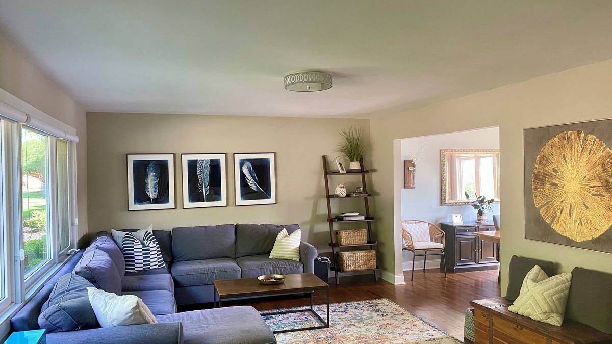 Dicken House | Stunning 4BR family home with HOT TUB and LAKE – Walk to the Big House!