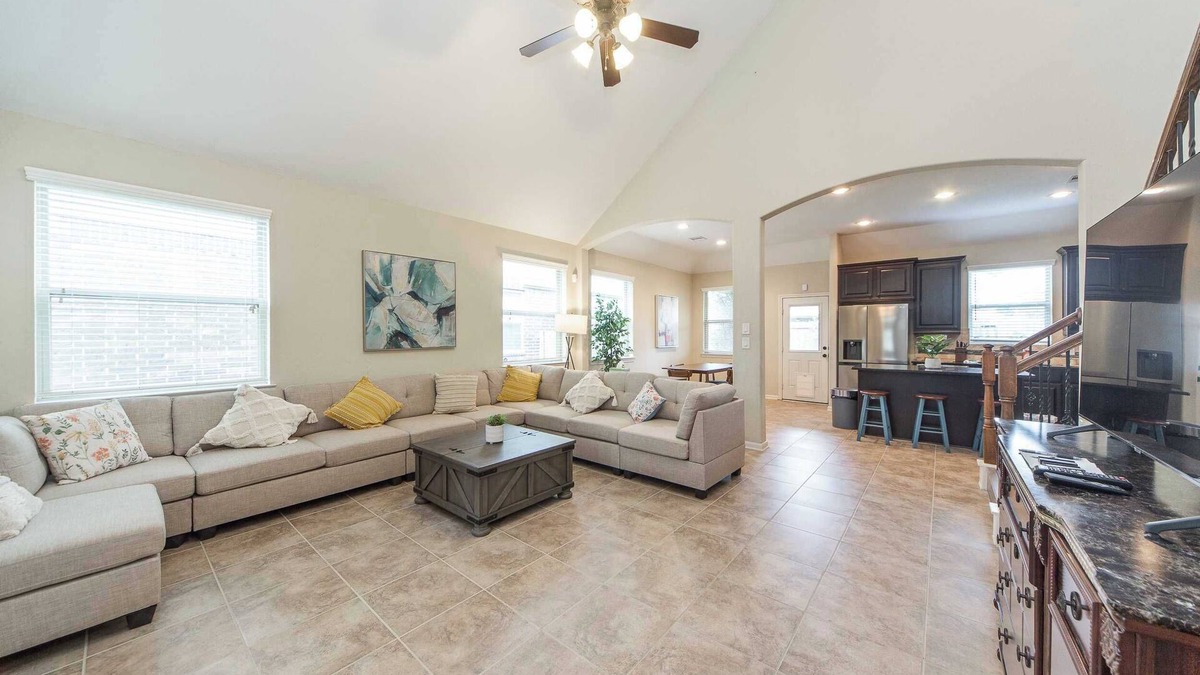 Fulshear House | Stunning 4BR Home in Gated Katy Community - Spacious, Modern & Luxurious #41267