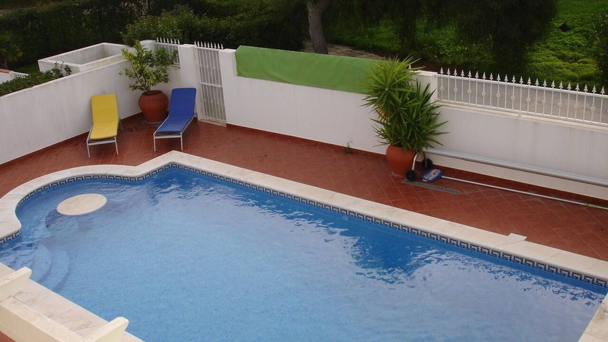 Retur House | Stunning 5 bed 4 bath house with large pool within walking distance of beach.