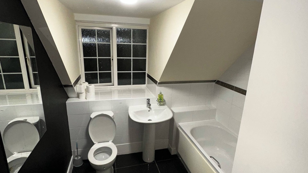 Peterborough House | Stunning 5-Bed House in Peterborough, host 15 g