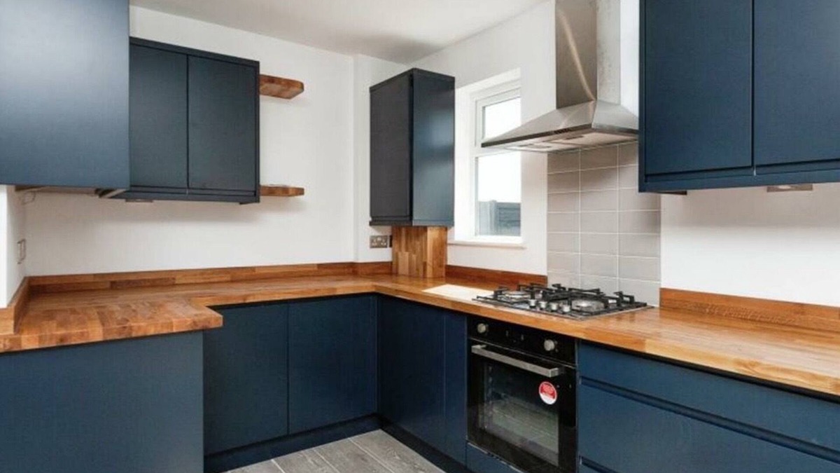 Rushmoor District House | Stunning 5 bed! Perfect for contractors and families. Free parking and wifi!