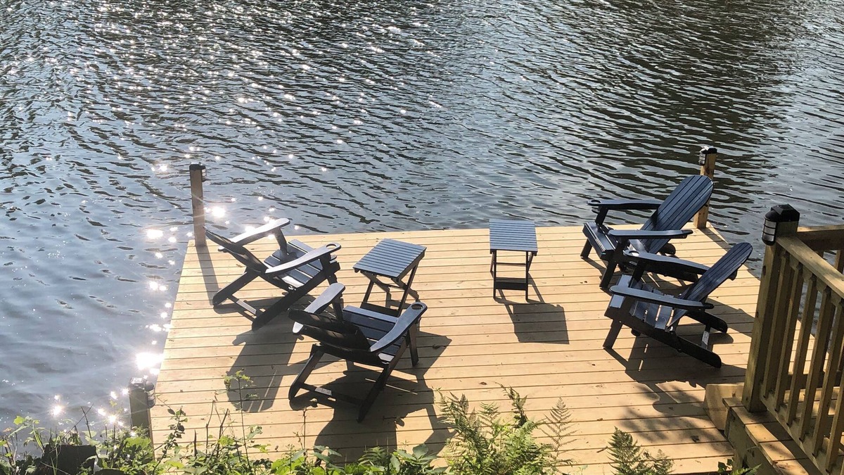 Mount Marion House | Stunning 5 bed Waterfront Oasis with deck over the River