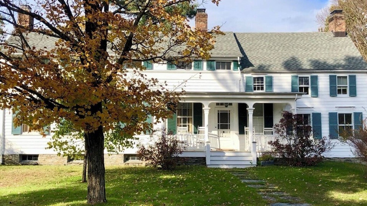 Red Hook House | Stunning 5-bedroom Dutchess Co. home near Rhinebeck, Omega, Bard College, skiing