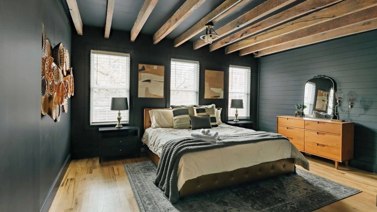 Lancaster House | Stunning 5 BR - Heart of Downtown