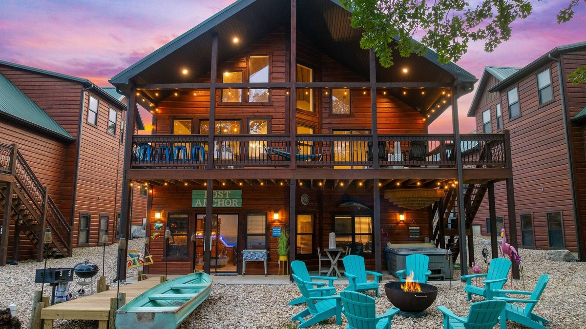 Indian Point Cabin | Stunning 5 br Lakefront Cabin-Hot Tub & Boat Slip!