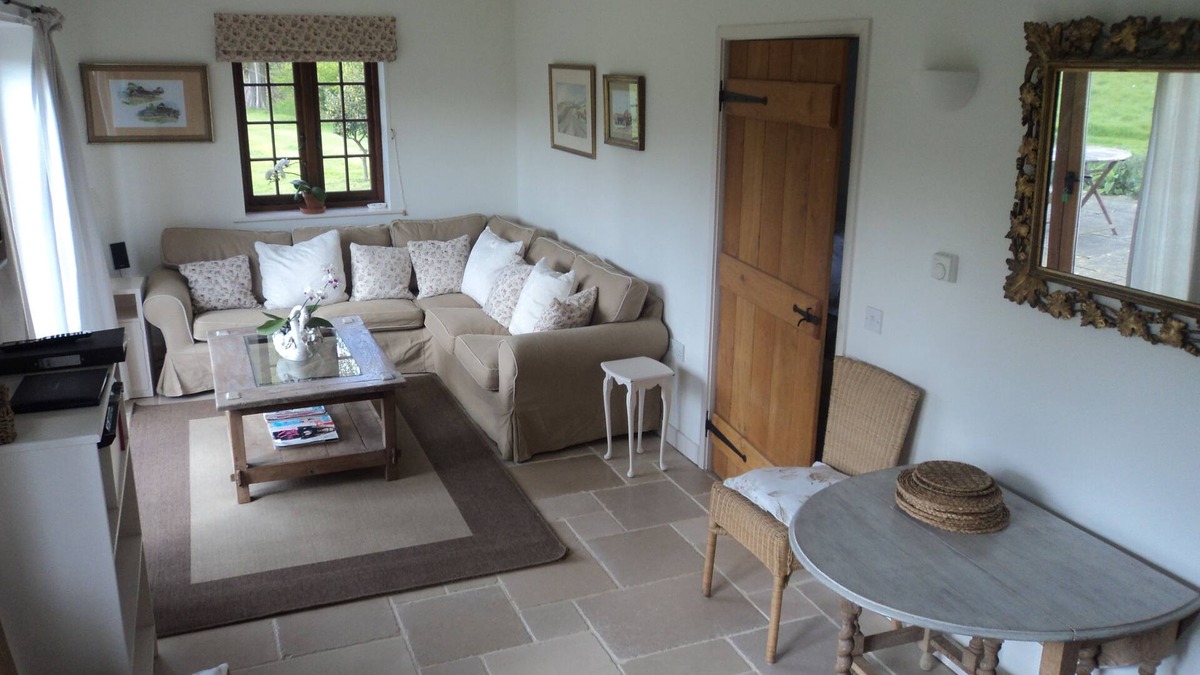 Chichester House | Stunning 5 Star cottage set in 4 acres in AONB. Close to beach/harbour. Sleeps 4