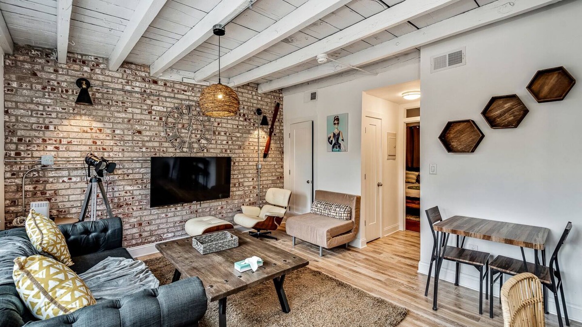Powelton Village House | Stunning 5BDR-5BTH Duplex w/Outdoor Space Sleeps16