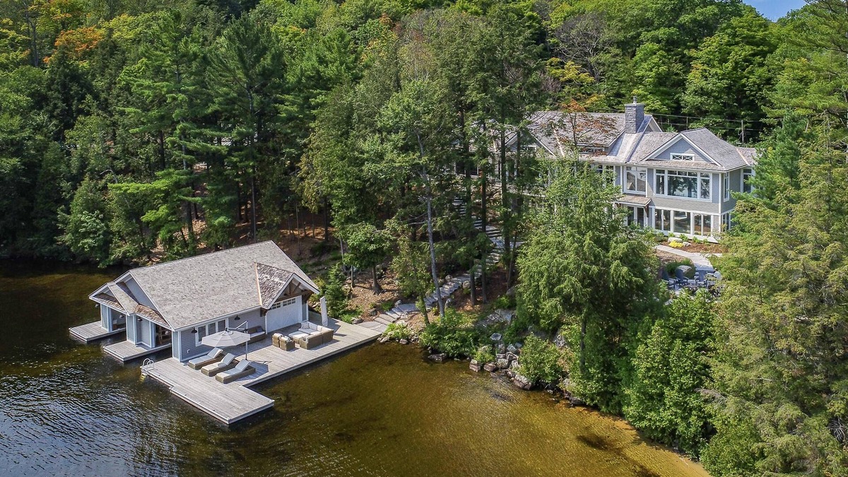 Rosseau Cottage | Stunning 5bed 6bath Family Compound on Lake Rosseau! Sports Court! Sauna! Gym!