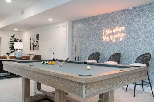 Jefferson House | Stunning 5BR Villa Large Hot Tub & Scenic Yard