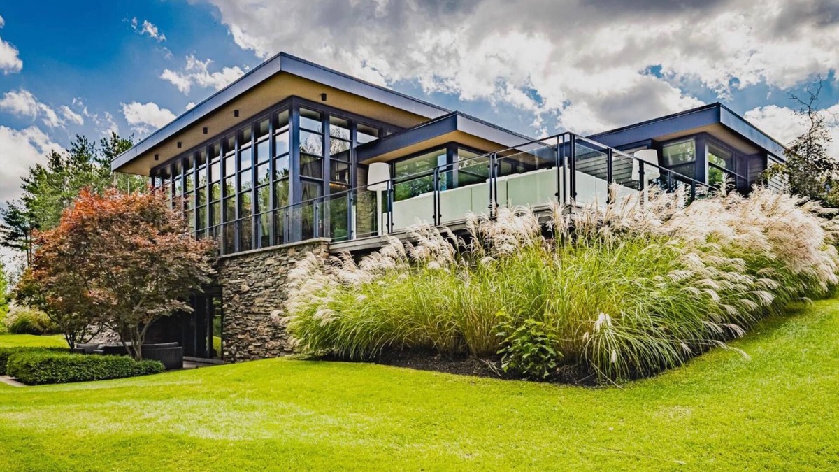 Caledon House | Stunning 6 bed 5 bath estate on 65 acres with Pool, Hot Tub and Tennis Court!