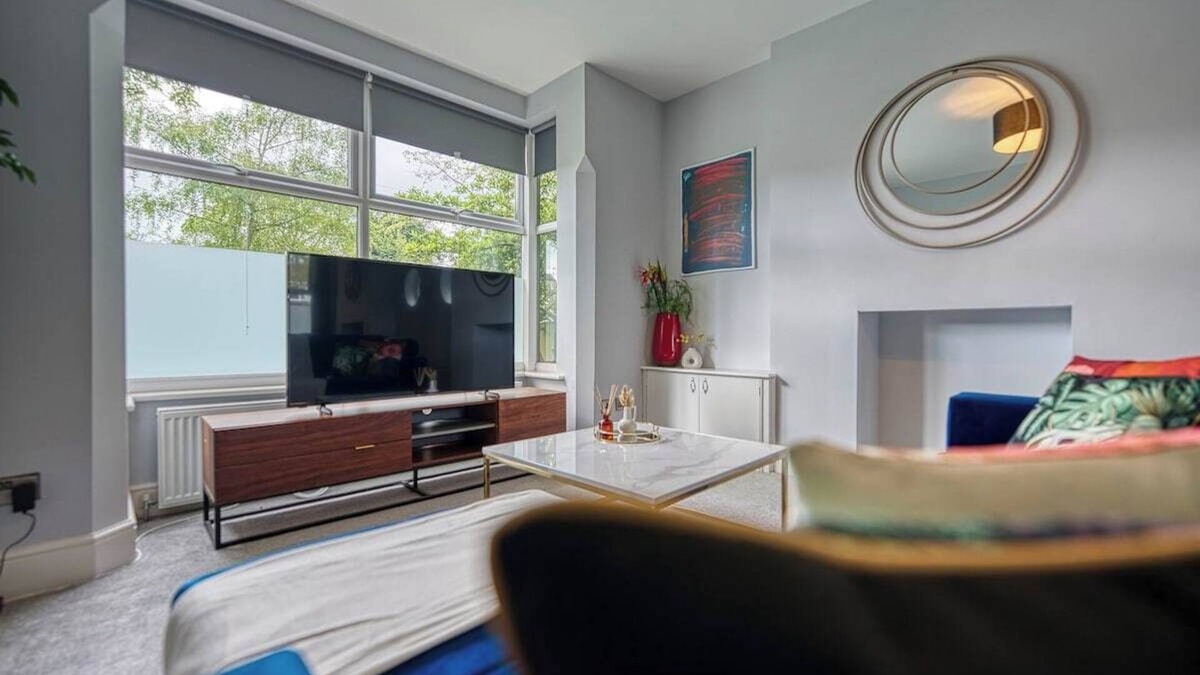 Mapperley House | Stunning 6 bed in Nottingham - Sleeps 16