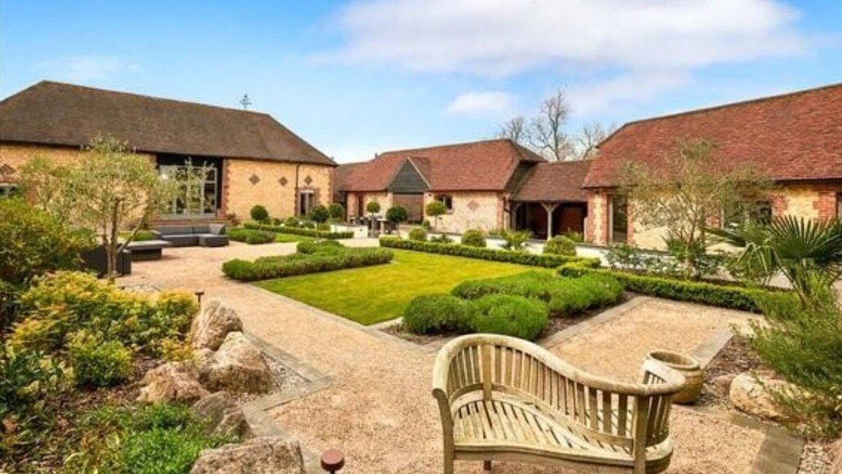 Storrington House | Stunning 6 bedroom converted barn nestled in Souths Downs; 5,000+ sq ft; 9 acres