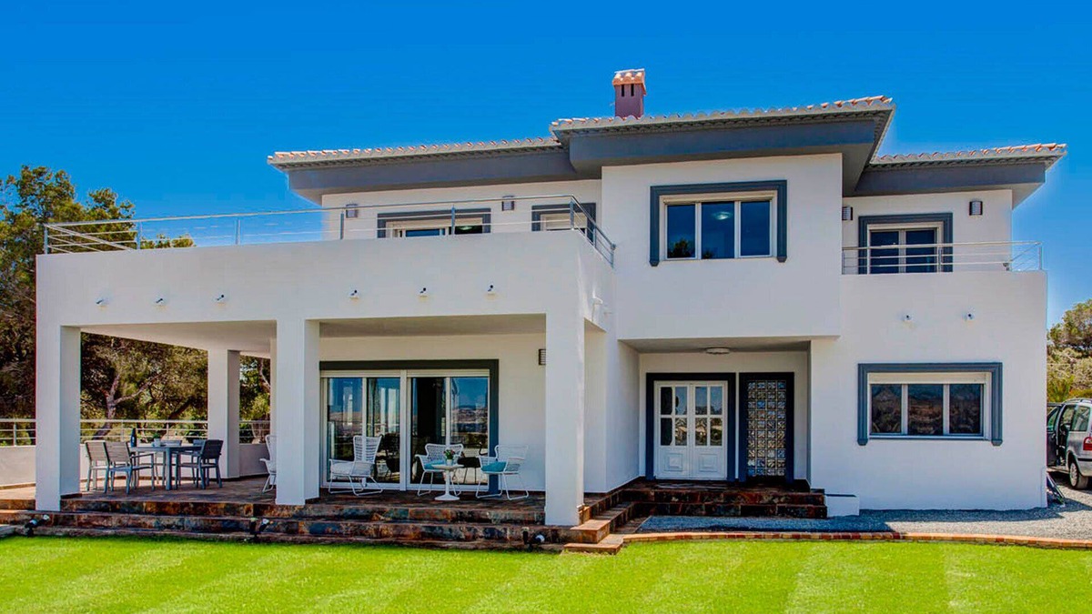 Tarraula Villa | STUNNING 7 BEDROOM MODERN VILLA, PRIVATE POOL, GAMES ROOM, WIFI