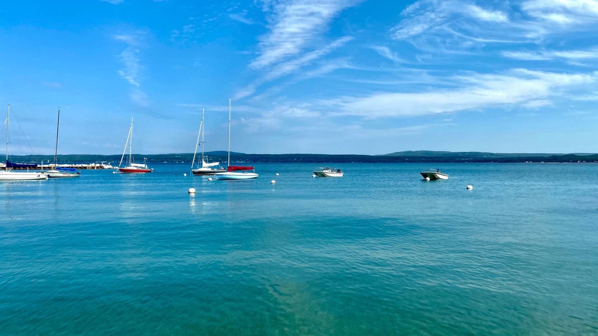Bay View Cottage | Stunning 8 Bedroom Bay Cottage Where Almost Every Room Has a Bay View