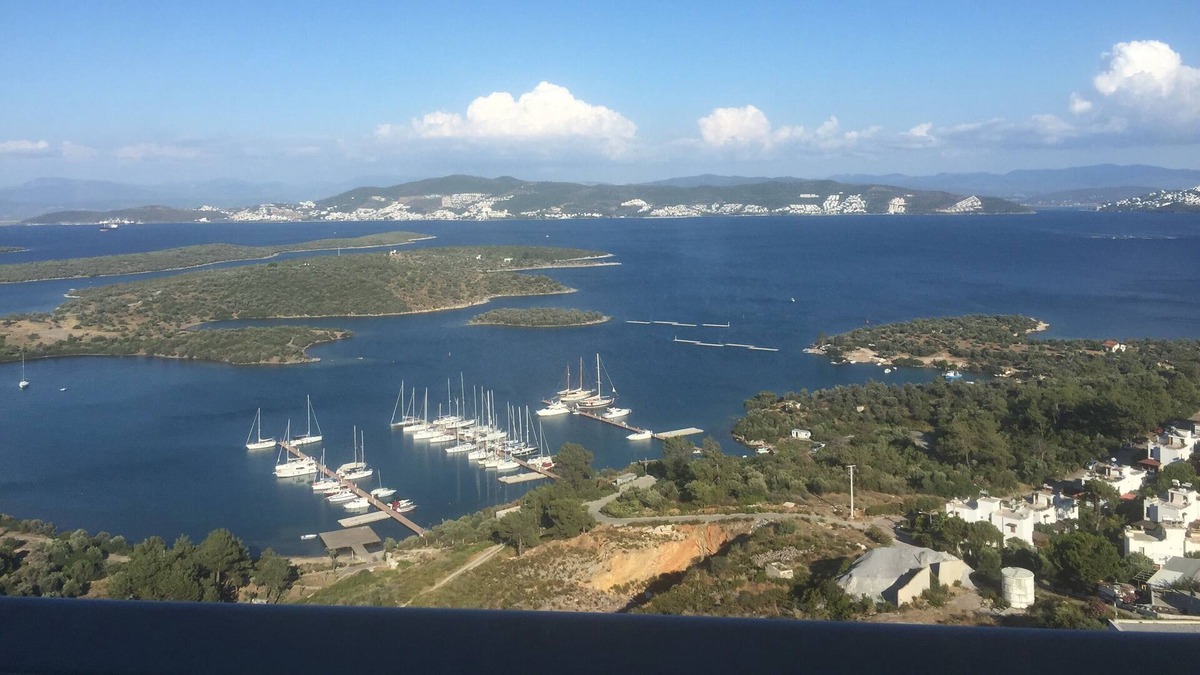 Kiyikislacik Apartment | Stunning, air conditioned 2 bedroom penthouse suite, over looking the Aegean Sea