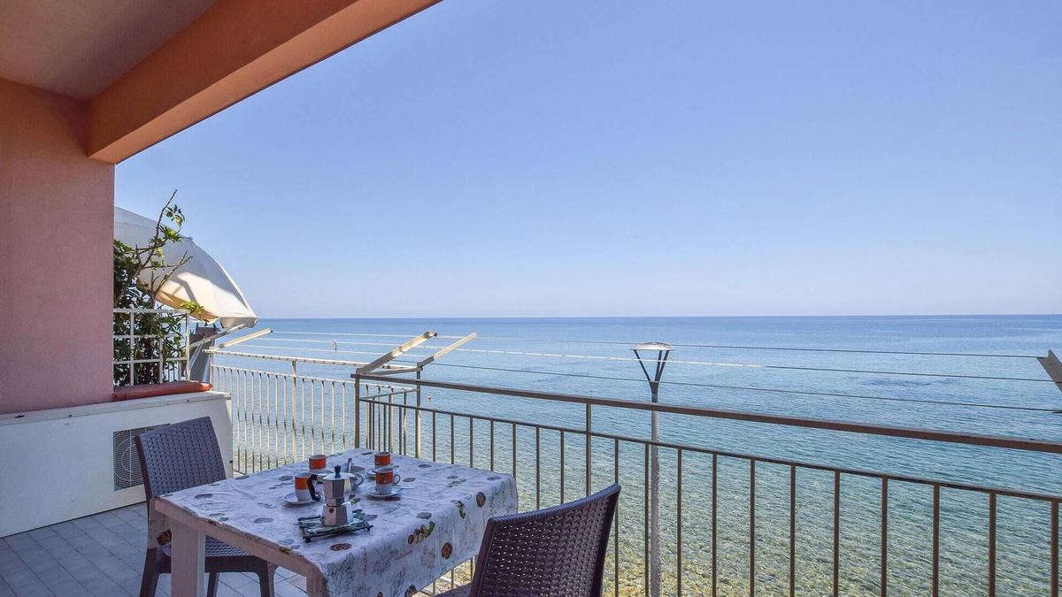 Marina di Caronia Apartment | Stunning apartment in Marina di Caronia