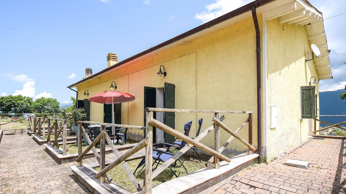 Preci Apartment | Stunning apartment in Todiano di Preci