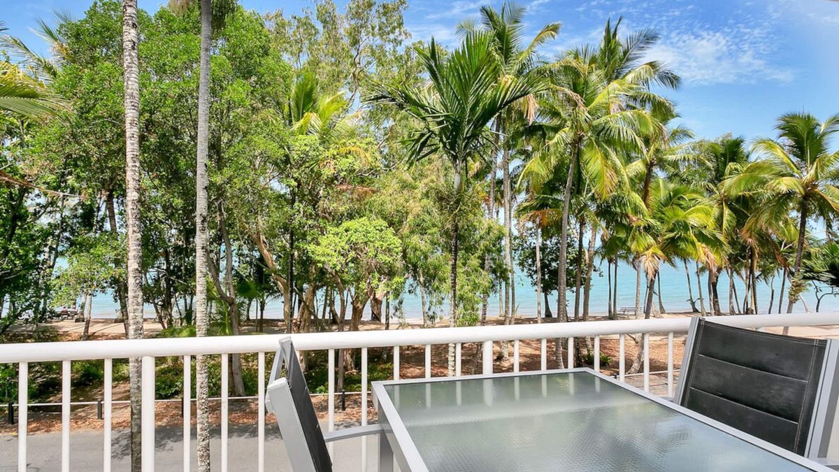Clifton Beach Apartment | Stunning Apartment Right In Front Of The Beach!