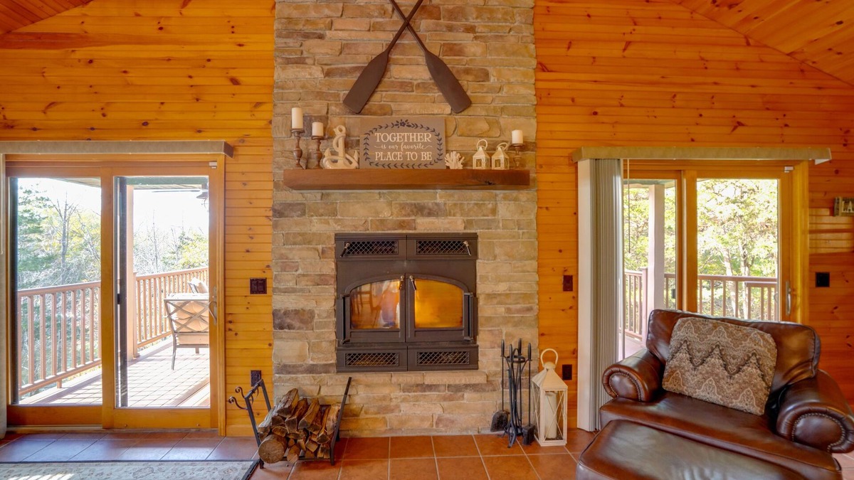 Athens House | Stunning Athens Home: Mtn Views & Pool Access
