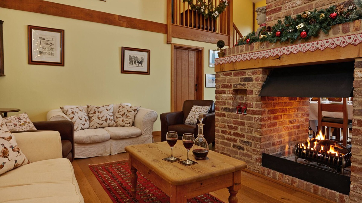 Great Hormead House | Stunning barn in glorious countryside - Perfect for groups - 6 en-suite rooms