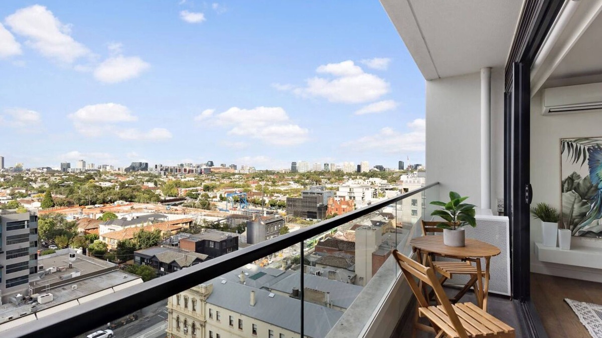 South Yarra Apartment | Stunning Bay Views & Central South Yarra Location